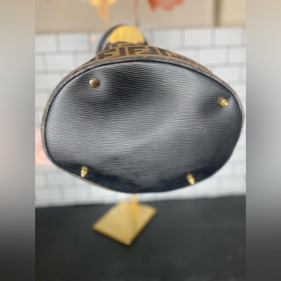 Authentic Vintage Fendi Zuca Bucket Bag - Picture 4 of 6